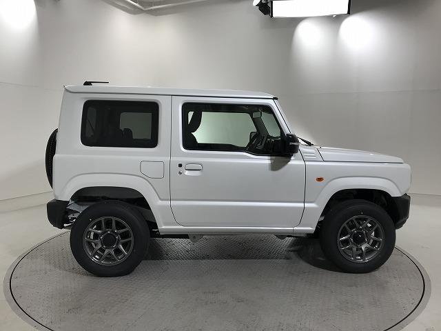 ジムニー ＸＣ　軽自動車　届出済未使用車　衝突被害軽減ブレーキ　ＡＢＳ　エアコン　エアバッグ　パワステ　パワーウィンドウ　アイドリングストップ　スマートキー（7枚目）