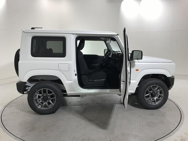 ジムニー ＸＣ　軽自動車　届出済未使用車　衝突被害軽減ブレーキ　ＡＢＳ　エアコン　エアバッグ　パワステ　パワーウィンドウ　アイドリングストップ　スマートキー（8枚目）