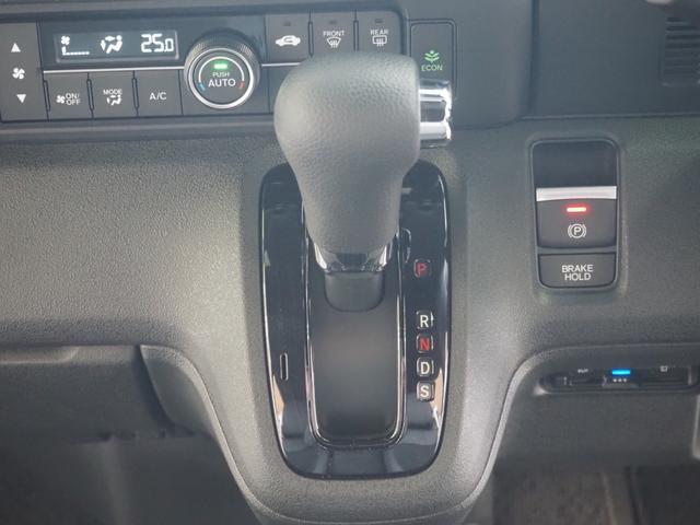 N-BOXカスタム ターボ 禁煙 リア修復 9インチナビ Bカメラ ETC 前後ドラレコ フルセグ BTA AppleCarPlay 両側電動 衝軽BK コーナーセンサー 前席ヒーター 電動PK LEDオートライト ハーフレザー(11枚目)