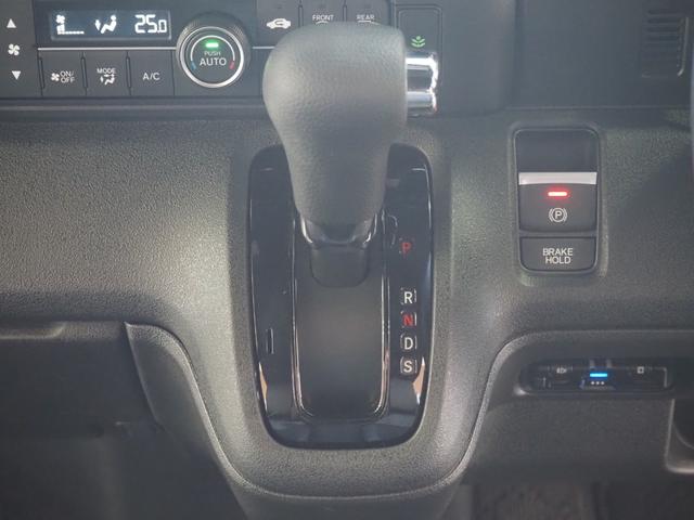 N-BOXカスタム ターボ 4WD 禁煙 8インチナビ バックカメラ ETC 前後ドラレコ フルセグTV Bluetooth 両側電動 前席ヒーター 衝突軽減BK ソナー LEDオートライト LEDフォグ 電動PK BKホールド(11枚目)