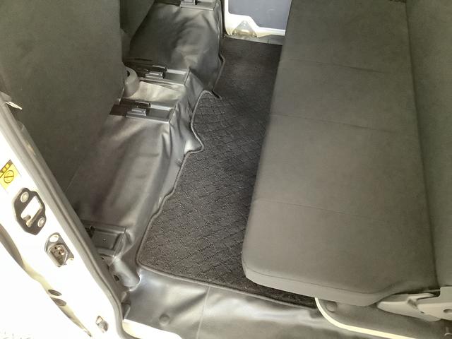 ハイゼットカーゴ ＤＸ　ＥＴＣ　アイドリングストップ　キーレスエントリー　走行無制限１年保証　アイドリングストップ　ＥＴＣ　キーレスエントリー　荷室マット　ドアバイザー　ヘッドライトレベライザー　両側スライドドア　アクセサリーソケット　マニュアルエアコン　ラジオ（31枚目）