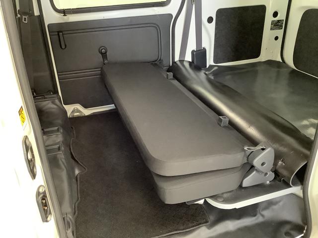 ハイゼットカーゴ ＤＸ　ＥＴＣ　アイドリングストップ　キーレスエントリー　走行無制限１年保証　アイドリングストップ　ＥＴＣ　キーレスエントリー　荷室マット　ドアバイザー　ヘッドライトレベライザー　両側スライドドア　アクセサリーソケット　マニュアルエアコン　ラジオ（33枚目）