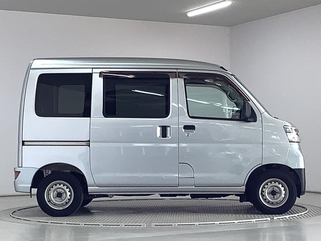 ハイゼットカーゴ デラックスＳＡＩＩＩ　ＡＴ　ＥＴＣ　コーナーセンサー　ラジオ　走行無制限１年保証　リアコーナーセンサー　ＡＴ車　ＥＴＣ　オートマチックハイビーム　ＬＥＤヘッドライト　アイドリングストップ　キーレスエントリー　横滑り防止装置　ドアバイザー　ラジオ　スマートアシスト（8枚目）