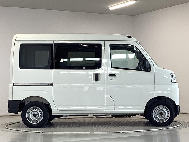 ハイゼットカーゴ ＤＸ　４ＷＤ　ＣＶＴ　前後コーナーセンサー　両側スライドドア　走行無制限１年保証　前後コーナーセンサー　４ＷＤ　ＣＶＴ車　オートマチックハイビーム　アイドリングストップ　キーレスエントリー　横滑り防止装置　オートライト　ヘッドライトレベライザー　ラジオ（8枚目）