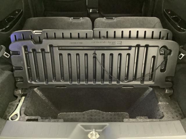 安全・安心な走行のために、納車前にダイハツのクルマを知り尽くしたエキスパートが基本性能に関わる機能や状態を徹底的に点検。消耗部品の交換など法定12ヶ月点検相当の点検・整備を実施しております。