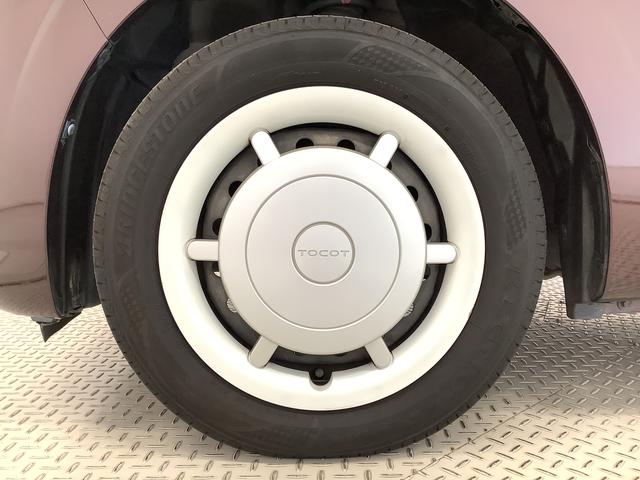 専用のエンジンクリーナーで全体に噴霧し汚れを浮かします。ボンネット裏などの汚れを中心にブラシがけを行い、洗浄しエアブローで仕上げております。