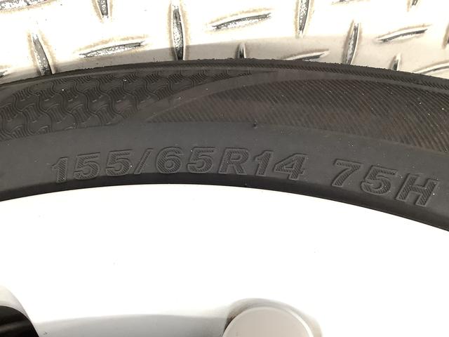 丁寧にタール・ピッチをオートライフで落とし、ボディー全体に水をかけ専用のネンドで擦ります。その後、極細めのコンパウンドとファインを使用し仕上げております。