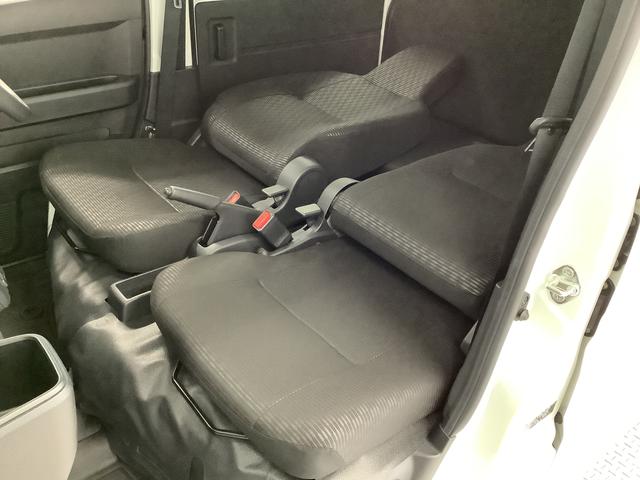 ハイゼットカーゴ ＤＸ　雹害車両　ＣＶＴ　前後コーナーセンサー　キーレス　雹害車両　１年保証　前後コーナーセンサー　ＣＶＴ車　オートマチックハイビーム　アイドリングストップ　キーレスエントリー　横滑り防止装置　オートライト　ヘッドライトレベライザー　パワーウィンドウ（18枚目）