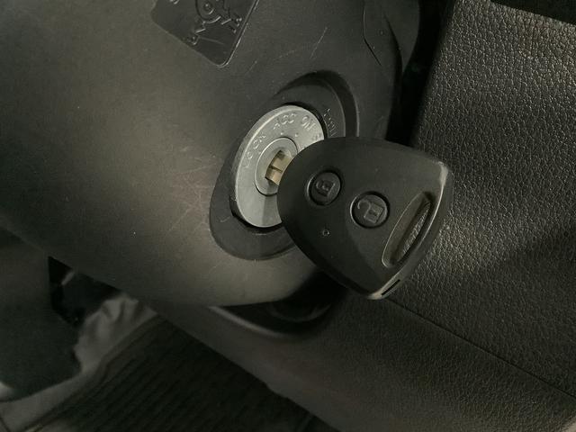 ハイゼットカーゴ ＤＸ　雹害車両　ＣＶＴ　前後コーナーセンサー　キーレス　雹害車両　１年保証　前後コーナーセンサー　ＣＶＴ車　オートマチックハイビーム　アイドリングストップ　キーレスエントリー　横滑り防止装置　オートライト　ヘッドライトレベライザー　パワーウィンドウ（22枚目）