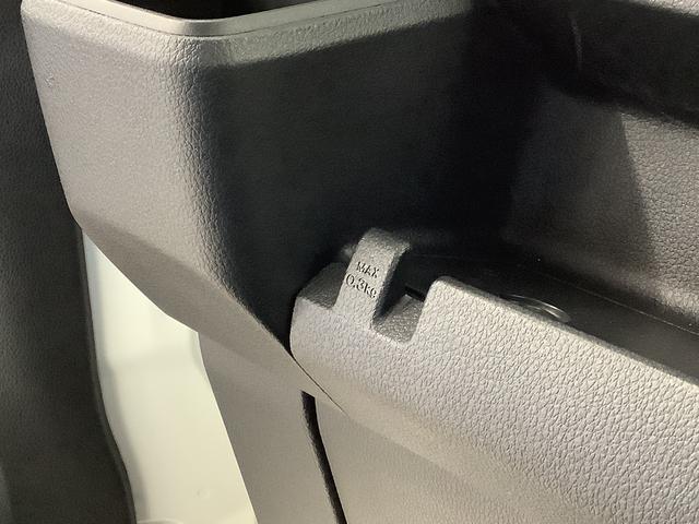 ハイゼットカーゴ ＤＸ　雹害車両　ＣＶＴ　前後コーナーセンサー　キーレス　雹害車両　１年保証　前後コーナーセンサー　ＣＶＴ車　オートマチックハイビーム　アイドリングストップ　キーレスエントリー　横滑り防止装置　オートライト　ヘッドライトレベライザー　パワーウィンドウ（31枚目）