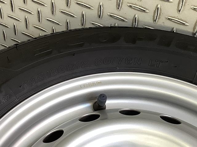 ハイゼットカーゴ ＤＸ　雹害車両　ＣＶＴ　前後コーナーセンサー　キーレス　雹害車両　１年保証　前後コーナーセンサー　ＣＶＴ車　オートマチックハイビーム　アイドリングストップ　キーレスエントリー　横滑り防止装置　オートライト　ヘッドライトレベライザー　パワーウィンドウ（48枚目）