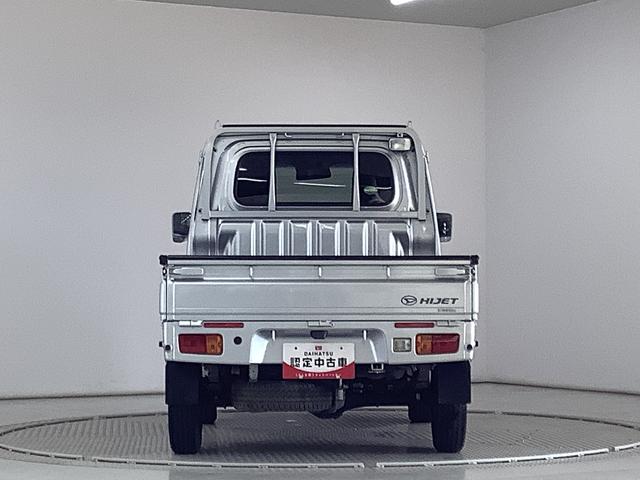 ハイゼットトラック エクストラＳＡＩＩＩｔ　４ＷＤ　ＣＶＴ　ＬＥＤヘッドライト　走行無制限１年保証　ＬＥＤヘッドライト　４ＷＤ　ＣＶＴ車　３方開　荷台作業灯　ゲートプロテクター　荷台マット　キーレス　横滑り防止装置　ドアバイザー　ヘッドライトレベライザー　シート間マルチポケット（9枚目）