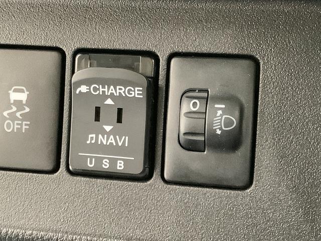 ハイゼットトラック エクストラＳＡＩＩＩｔ　４ＷＤ　ＣＶＴ　ＬＥＤヘッドライト　走行無制限１年保証　ＬＥＤヘッドライト　４ＷＤ　ＣＶＴ車　３方開　荷台作業灯　ゲートプロテクター　荷台マット　キーレス　横滑り防止装置　ドアバイザー　ヘッドライトレベライザー　シート間マルチポケット（29枚目）