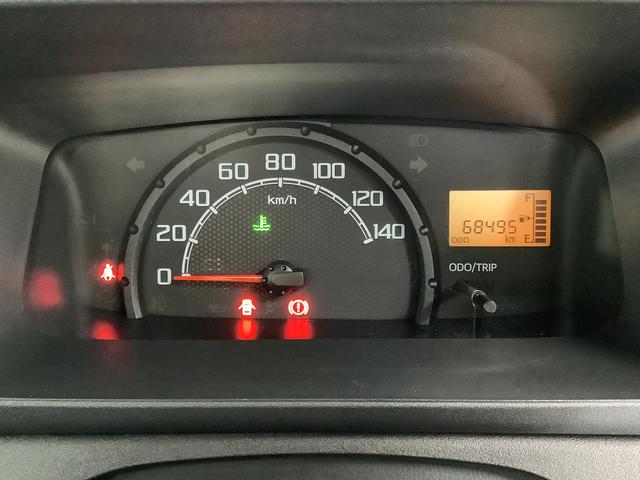 ハイゼットトラック スタンダード　５ＭＴ　ワンオーナー　ＣＤオーディオ　ＥＴＣ　走行無制限１年保証　ワンオーナー　ＭＴ車　ＣＤオーディオ　ＥＴＣ　３方開　ドアバイザー　ヘッドライトレベライザー　アクセサリーソケット　マニュアルエアコン　スペアタイヤ　マッドガード　バッテリーカバー（18枚目）