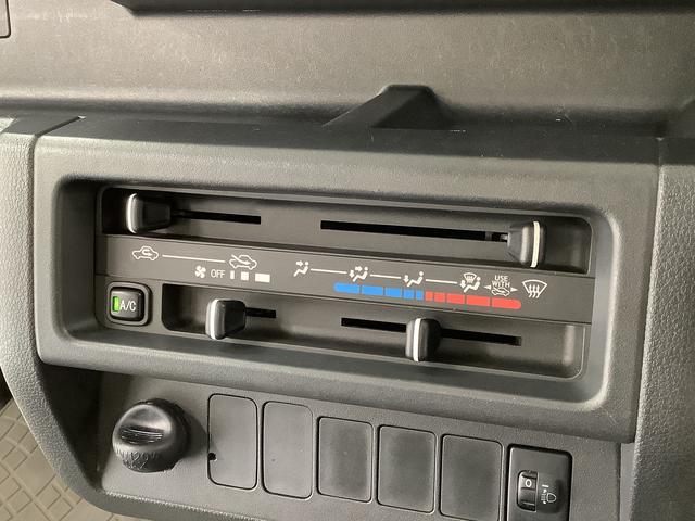 ハイゼットトラック スタンダード　５ＭＴ　ワンオーナー　ＣＤオーディオ　ＥＴＣ　走行無制限１年保証　ワンオーナー　ＭＴ車　ＣＤオーディオ　ＥＴＣ　３方開　ドアバイザー　ヘッドライトレベライザー　アクセサリーソケット　マニュアルエアコン　スペアタイヤ　マッドガード　バッテリーカバー（24枚目）