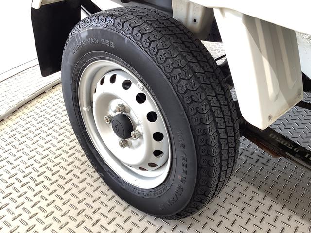 ハイゼットトラック スタンダード　５ＭＴ　ワンオーナー　ＣＤオーディオ　ＥＴＣ　走行無制限１年保証　ワンオーナー　ＭＴ車　ＣＤオーディオ　ＥＴＣ　３方開　ドアバイザー　ヘッドライトレベライザー　アクセサリーソケット　マニュアルエアコン　スペアタイヤ　マッドガード　バッテリーカバー（36枚目）