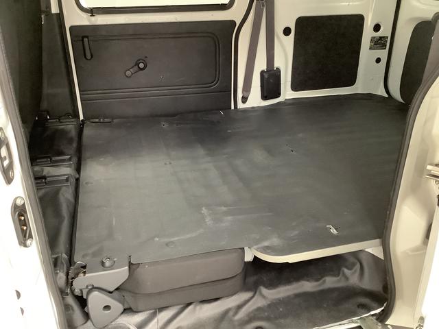 ハイゼットカーゴ デラックスＳＡＩＩＩ　ＥＴＣ　リアコーナーセンサー　キーレス　走行無制限１年保証　リアコーナーセンサー　ＥＴＣ　ルーフキャリア　ＬＥＤヘッドライト　アイドリングストップ　キーレスエントリー　横滑り防止装置　オートライト　ドアバイザー　システムバー　フォグランプ（39枚目）