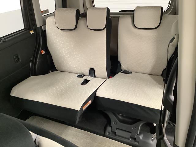 専用のエンジンクリーナーで全体に噴霧し汚れを浮かします。ボンネット裏などの汚れを中心にブラシがけを行い、洗浄しエアブローで仕上げております。