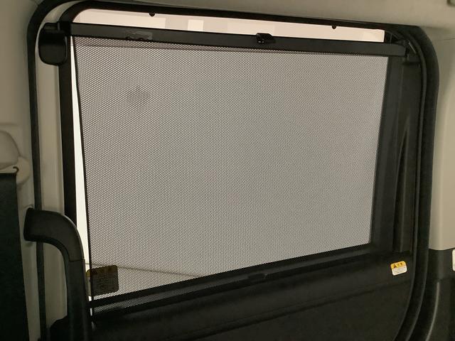 お客様に気持ち良く乗っていただけるよう、工具を使わず取り外せる部品は全て取り外し清掃しております。シート可動の場合は、シートを動かし裏側まで清掃を行っております。