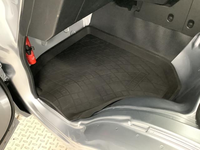 ハイゼットトラック スタンダード　４ＷＤ　ＣＶＴ　前後コーナーセンサー　ラジオ　走行無制限１年保証　前後コーナーセンサー　４ＷＤ　ＣＶＴ車　３方開　オートマチックハイビーム　アイドリングストップ　横滑り防止装置　オートライト　ヘッドライトレベライザー　ラジオ　スマートアシスト（29枚目）