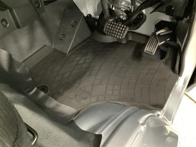 ハイゼットトラック ジャンボエクストラ　ＣＶＴ　前後コーナーセンサー　荷台作業灯　走行無制限１年保証　前後コーナーセンサー　ＣＶＴ車　３方開　荷台作業灯　ゲートプロテクター　オートマチックハイビーム　ＬＥＤヘッドライト　アイドリングストップ　プッシュスタート　横滑り防止装置（20枚目）