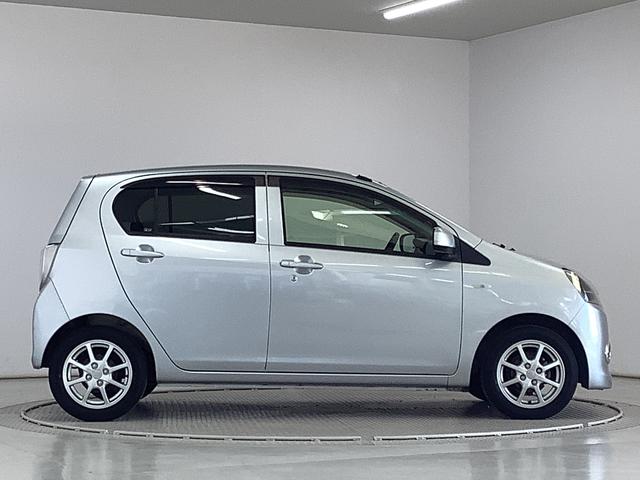 ミライース Ｘ　メモリアルエディション　ＣＤ　キーレス　電動格納ミラー　走行無制限１年保証　アイドリングストップ　ＣＤオーディオ　キーレスエントリー　ドアバイザー　ヘッドライトレベライザー　電動格納ドアミラー　アクセサリーソケット　１４インチ純正アルミホイール（7枚目）