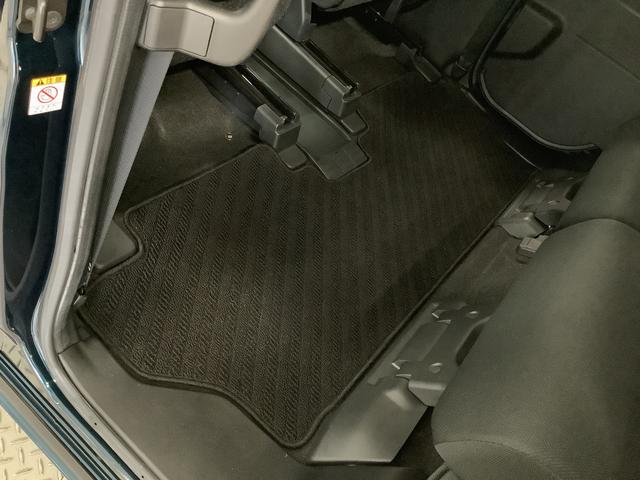 ��p�̃G���W���N���[�i�[�őS�̂ɕ���������𕂂����܂��B�{���l�b�g���Ȃǂ̉���𒆐S�Ƀu���V�������s���A��򂵃G�A�u���[�Ŏd�グ�Ă���܂��B