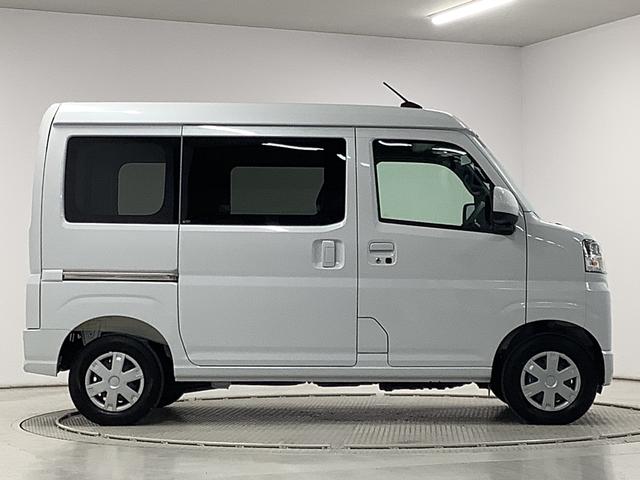 ハイゼットカーゴ クルーズターボ　ＣＶＴ車　前後コーナーセンサー　スマートキー　走行無制限１年保証　前後コーナーセンサー　ＣＶＴ車　オートマチックハイビーム　アイドリングストップ　プッシュスタート　横滑り防止装置　オートライト　アクセサリーソケット　電動格納ミラー　両側スライド（7枚目）