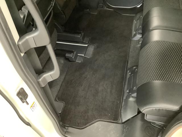 �N���[�i�[���{�H�ӏ��S�̂ɕ������s���A����ӏ��𒆐S�Ƀu���b�V���O���܂��B���̌�A��p�̋@�B���g���A�����T�[�܂��̓X�`�[�����ŉ���𗎂Ƃ��Ă���܂��B