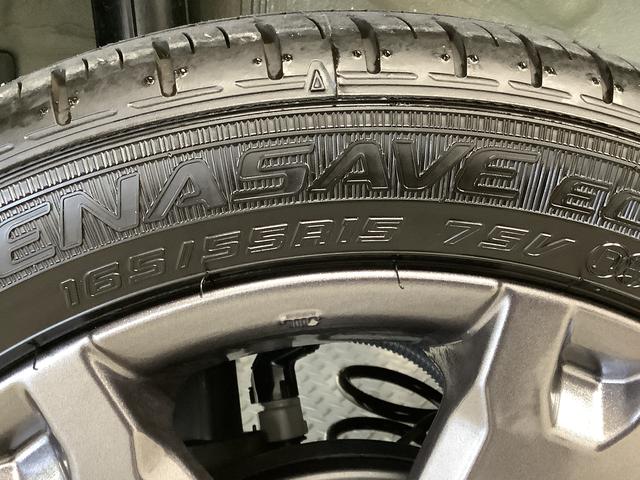 �N���[�i�[���{�H�ӏ��S�̂ɕ������s���A����ӏ��𒆐S�Ƀu���b�V���O���܂��B���̌�A��p�̋@�B���g���A�����T�[�܂��̓X�`�[�����ŉ���𗎂Ƃ��Ă���܂��B