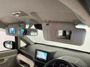 【サンバイザー】車内で身だしなみを整えるためのバニティミラーがセット。お化粧直しや髪型のチェックに活用できます。