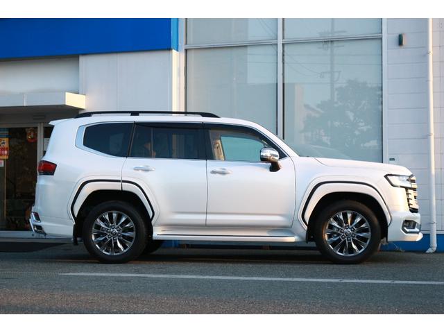 TOYOTA LAND CRUISER ZX | 2022 | PEARL WHITE | 24182 km TOYOTA LAND CRUISER ZX | 2022 | PEARL WHITE | 24182 km