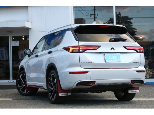 アウトランダーPHEV P ワンオーナー・360度カメラ・BOSEプレミアムサウンド・パワーバックドア・シートヒーター・ライトグレー革シート・eアシスト・マイパイロット・ヘッドアップディスプレイ・LEDヘッドライト(9枚目)