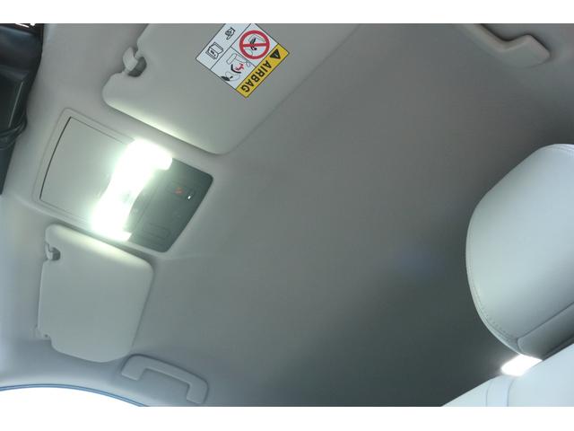 アウトランダーPHEV P ワンオーナー・360度カメラ・BOSEプレミアムサウンド・パワーバックドア・シートヒーター・ライトグレー革シート・eアシスト・マイパイロット・ヘッドアップディスプレイ・LEDヘッドライト(12枚目)