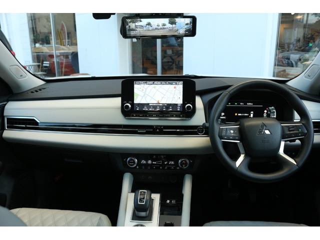 アウトランダーPHEV P ワンオーナー・360度カメラ・BOSEプレミアムサウンド・パワーバックドア・シートヒーター・ライトグレー革シート・eアシスト・マイパイロット・ヘッドアップディスプレイ・LEDヘッドライト(15枚目)