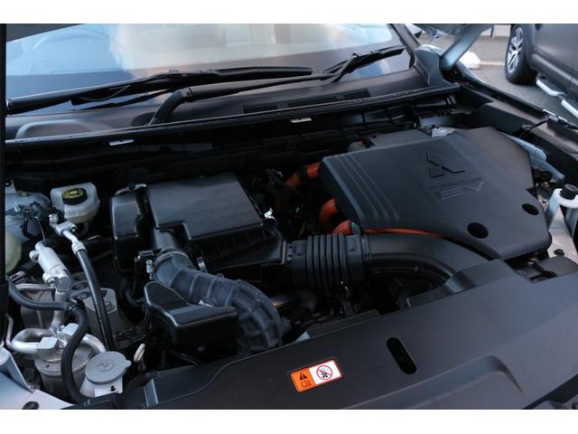 アウトランダーPHEV P ワンオーナー・360度カメラ・BOSEプレミアムサウンド・パワーバックドア・シートヒーター・ライトグレー革シート・eアシスト・マイパイロット・ヘッドアップディスプレイ・LEDヘッドライト(17枚目)