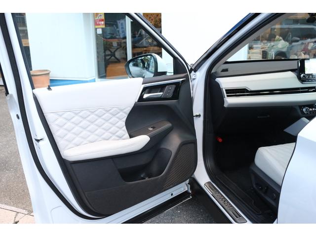 アウトランダーPHEV P ワンオーナー・360度カメラ・BOSEプレミアムサウンド・パワーバックドア・シートヒーター・ライトグレー革シート・eアシスト・マイパイロット・ヘッドアップディスプレイ・LEDヘッドライト(39枚目)