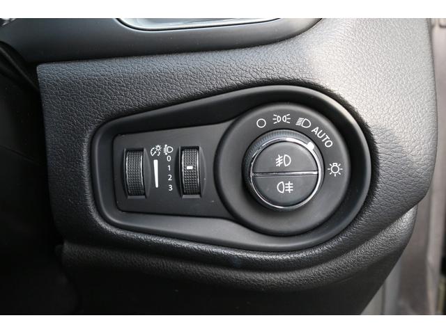 ジープ・レネゲード リミテッド アダプティブクルーズ・LEDヘッドランプ・パワーシート・バックカメラ(27枚目)