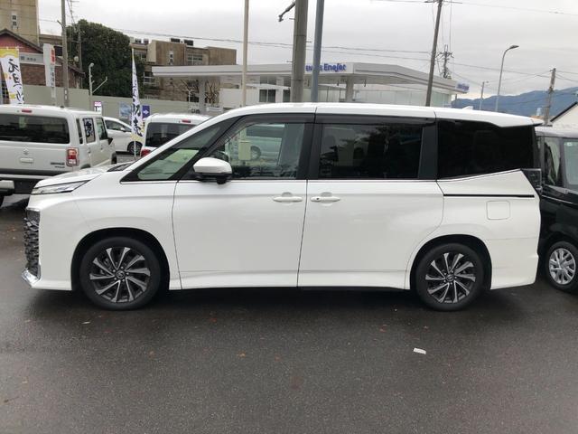 ヴォクシー ハイブリッドＳ－Ｚ　中古車　ハイブリッド　衝突軽減ブレーキ　両側パワースライドドア　オートエアコン（3枚目）