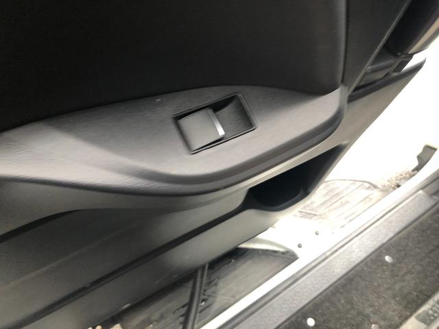 ヴォクシー ハイブリッドＳ－Ｚ　中古車　ハイブリッド　衝突軽減ブレーキ　両側パワースライドドア　オートエアコン（14枚目）