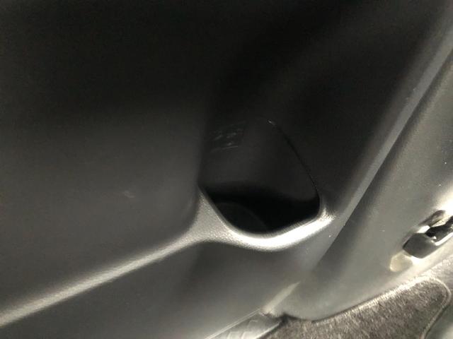 ヴォクシー ハイブリッドＳ－Ｚ　中古車　ハイブリッド　衝突軽減ブレーキ　両側パワースライドドア　オートエアコン（18枚目）