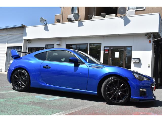 ＢＲＺ Ｒ　６ＭＴ　ＳＴＩフロントスポイラー　ＡＰＥＸマフラー　Ｓクラフトリアウイング　ＲＡＹＳ１８ＡＷ　ＴＥＩＮ車高調　カーボンボンネット　ＳＴＩタワーバー　ストラーダナビ　フルセグ　Ｂカメラ　ＥＴＣ（3枚目）