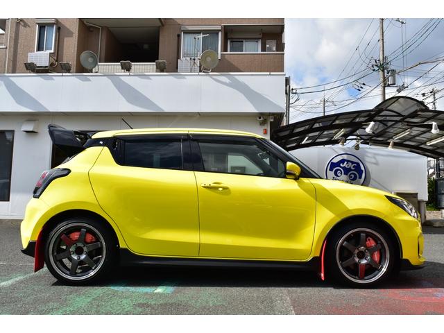 色鮮やかなチャンピオンイエローのボディカラー。ボディに細かな傷レベルしかなく艶もしっかりとあり非常に美しい状態を保っております。