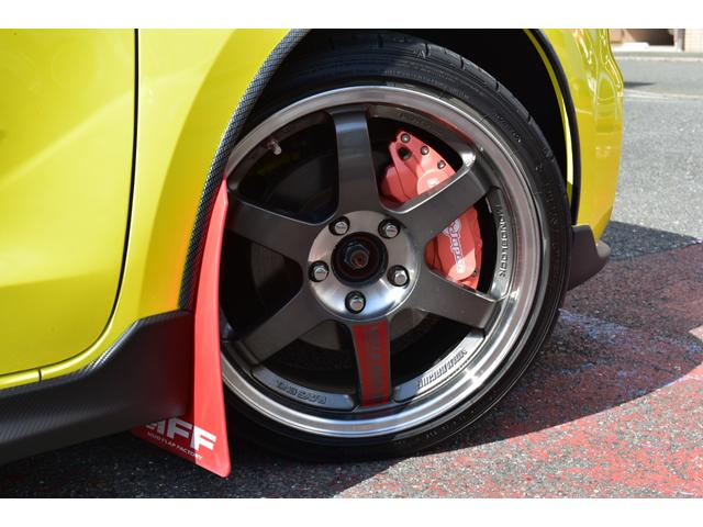 足下はＲＡＹＳ製ＴＥ３７ＳＬ　１７インチアルミで強調。。。ＳＷＫダウンサスで適度に落とされ引き締められた足下になります。リザルトジャパンキャリパーカバーがワンアクセント。。。