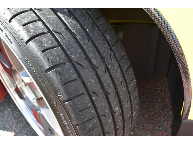 タイヤは２０５／４０−１７　ダンロップ製タイヤが装着タイヤの山は４〜５分山程になります。