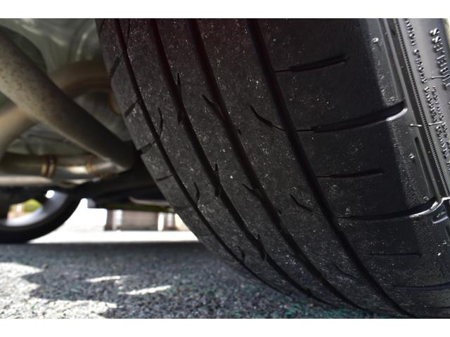 リアタイヤも２０５／４０−１７　ダンロップ製タイヤが装着。。。タイヤの山は４分山程になります。
