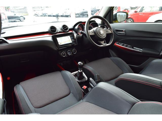 走行距離を感じさせない清潔感溢れるインテリア。。。大変クリーンなコンディションを保っております。。。