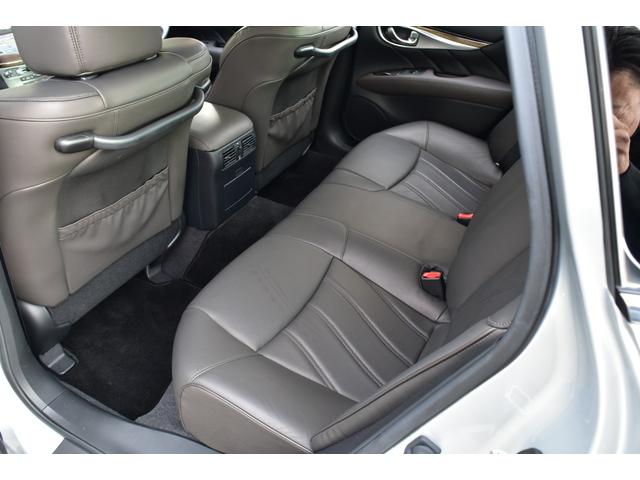 フーガ ３７０ＧＴ　タイプＳ　後期型　ＯＰプレミアムインテリアＰＫＧ　セーフティシールド　専用セミアニリン革　エアシート＆ヒーター　純正ナビ　フルセグ　アラウンドビュー　ＥＴＣ　専用２０ＡＷ　ＬＥＤヘッド　Ｃソナー　Ｒクルーズ（42枚目）