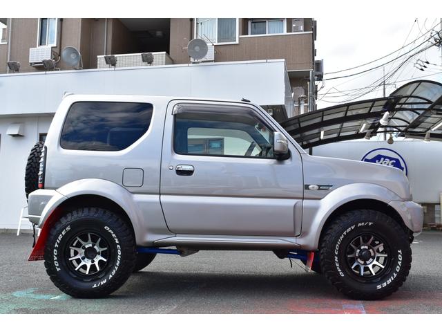 艶のあるきれいなスチールシルバーのボディカラー。。。ボディには細かな傷レベルしか見受けられず非常にキレイな状態を保っております。大切に使用されていたのが伝わる一台！