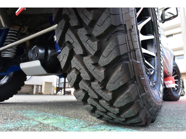 リヤタイヤも２２５／７５−１６　２０２４年製ＴＯＹＯオープンカントリーＭＴが装着。。。タイヤの山は８分山程残っております。当分安心してお使いいただけます。